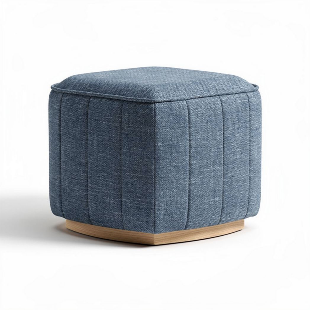 Houten voetstuk met blauwe stoffen poef 40 x 40 x 40cm